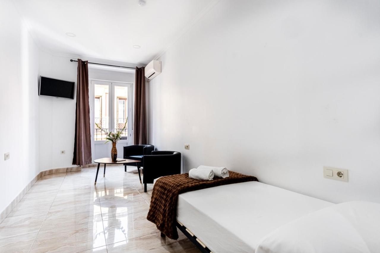 Hostal Rincon De Sol - Centro Madrid - Self Checkin Luaran gambar