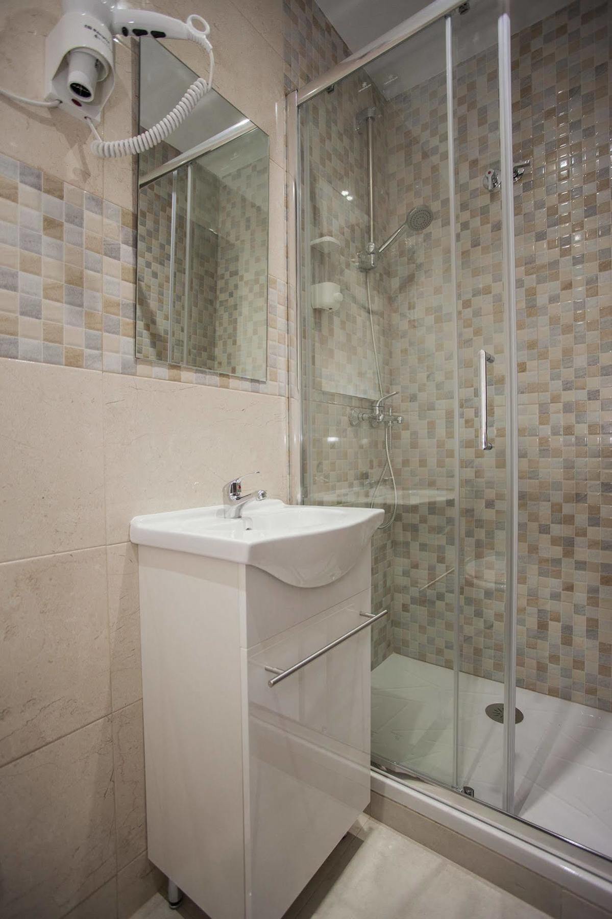Hostal Rincon De Sol - Centro Madrid - Self Checkin Luaran gambar