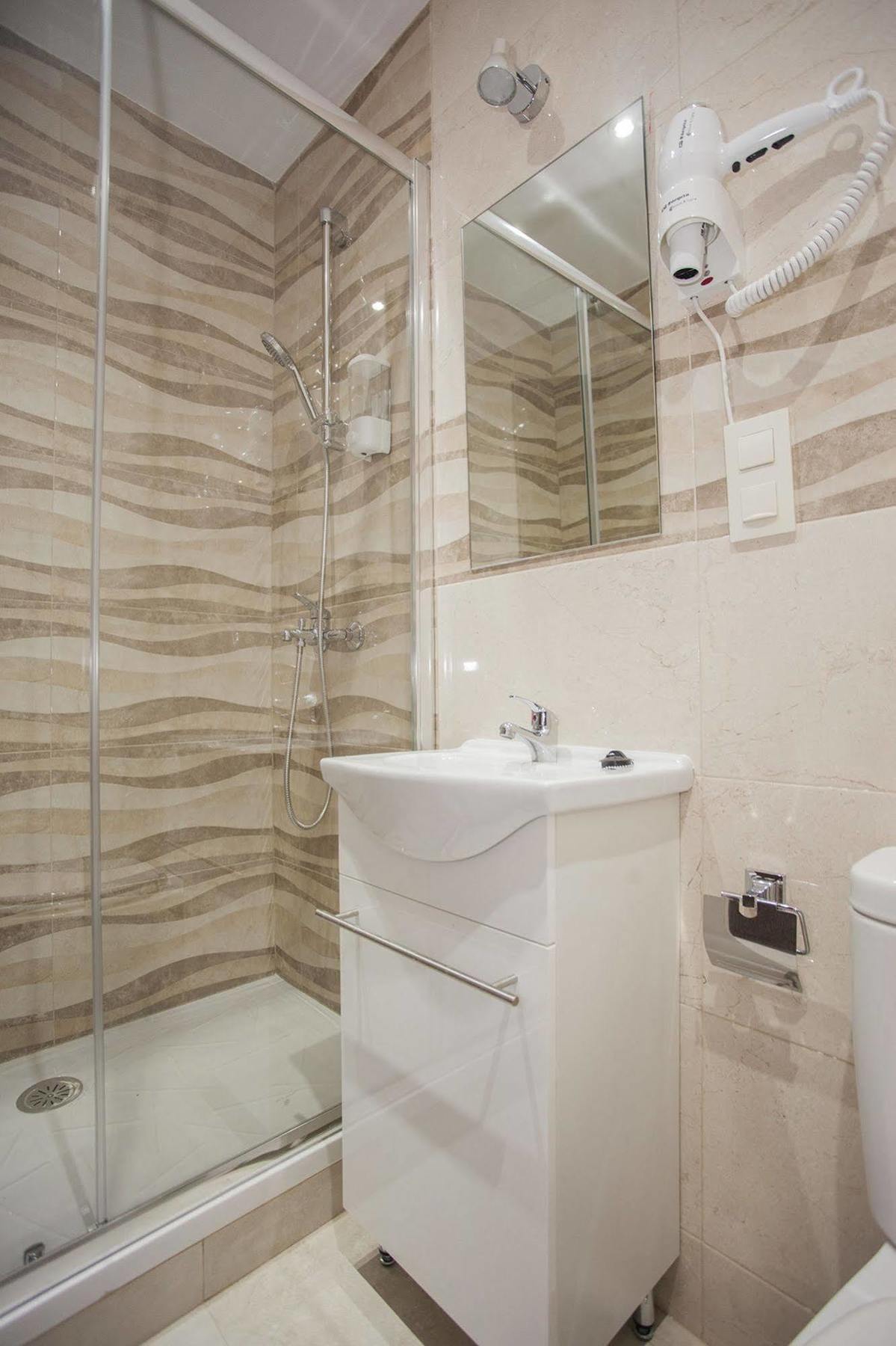 Hostal Rincon De Sol - Centro Madrid - Self Checkin Luaran gambar