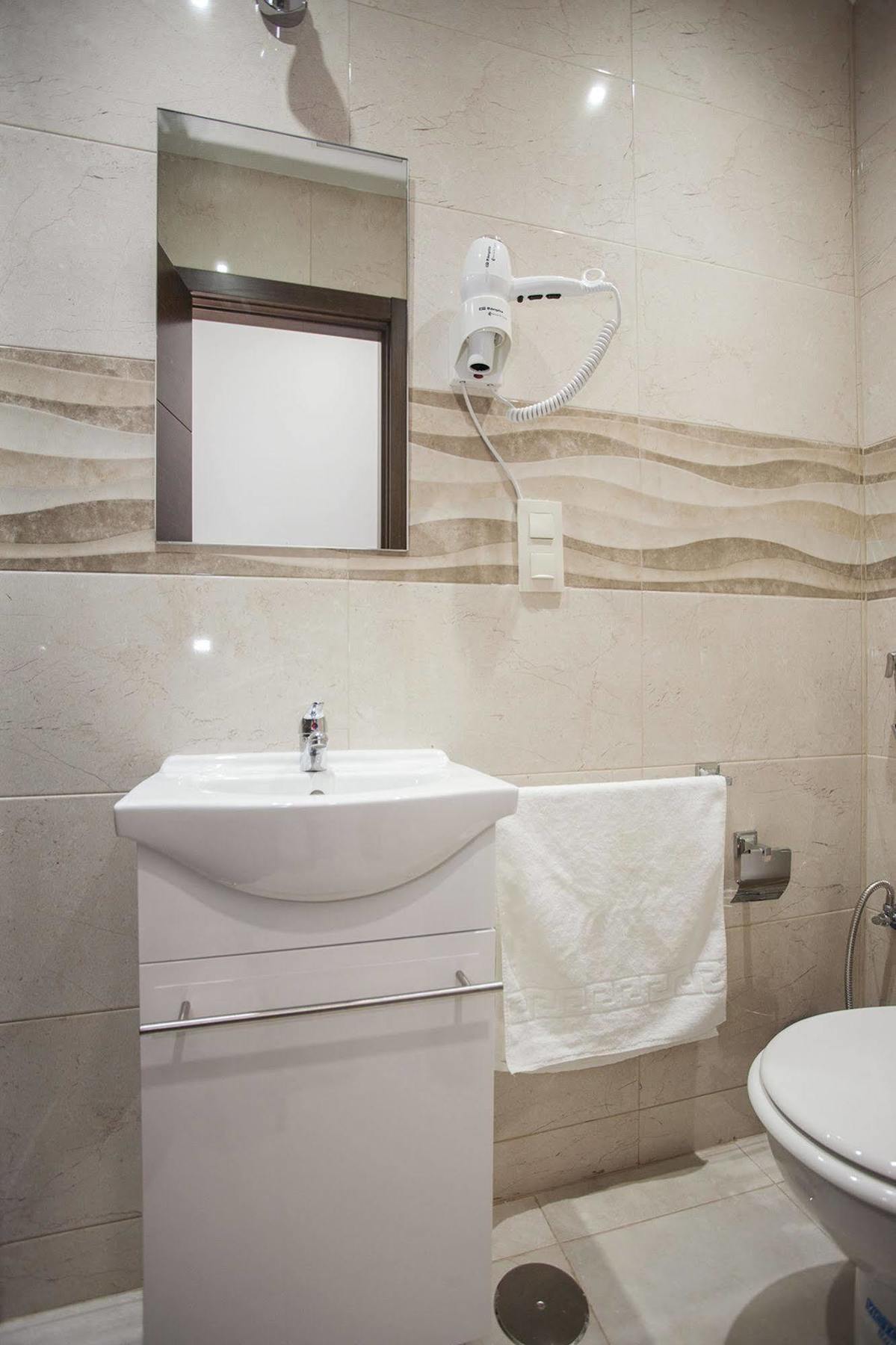 Hostal Rincon De Sol - Centro Madrid - Self Checkin Luaran gambar