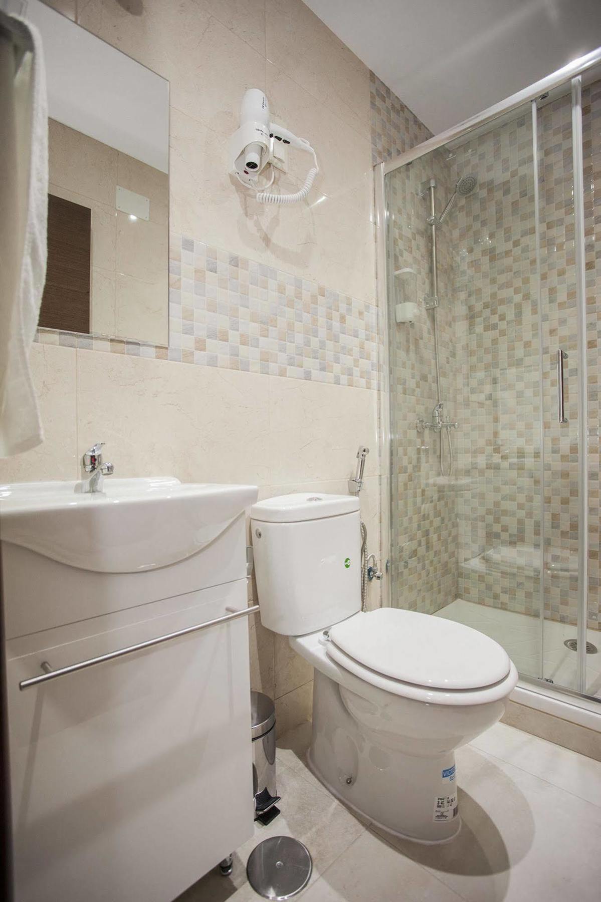 Hostal Rincon De Sol - Centro Madrid - Self Checkin Luaran gambar